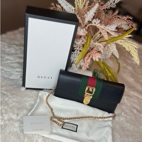 Gucci Black Leather Chain Bag - Picture 2 of 5